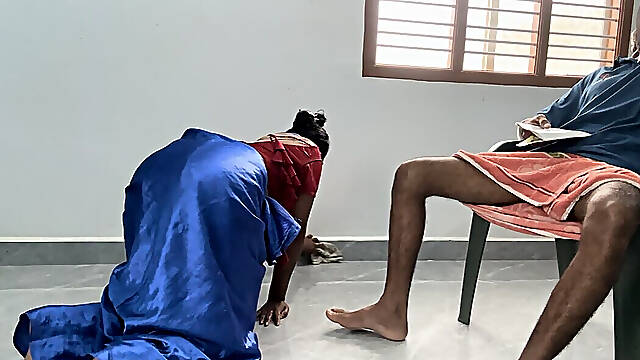 Submissive Tamil House Owner Sucks His Dick