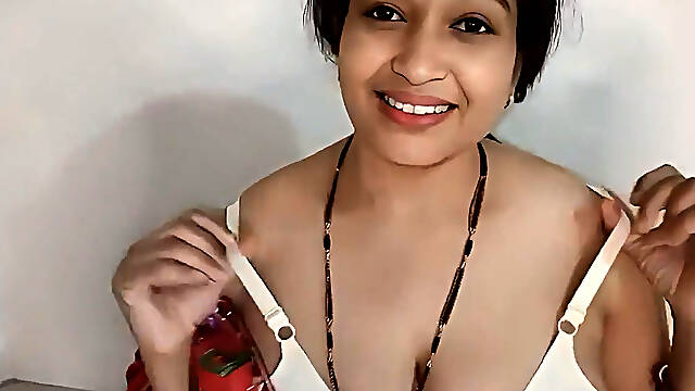 Indian Unsatisfied Married Bhabhi Having Hard Sex with Neighbor