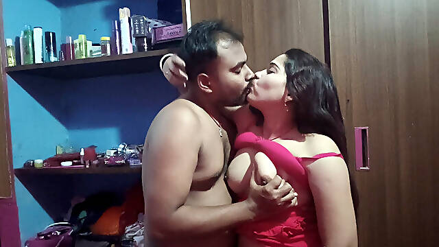 Horny Indian Desi Girlfriend Kissing and Fucking Hard by Her Boyfriend