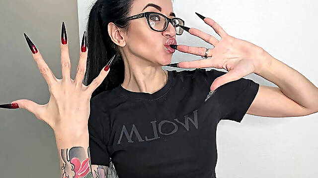 Finger Snapping and Sucking, Hot Black Color Long Nails, Sharp Claws